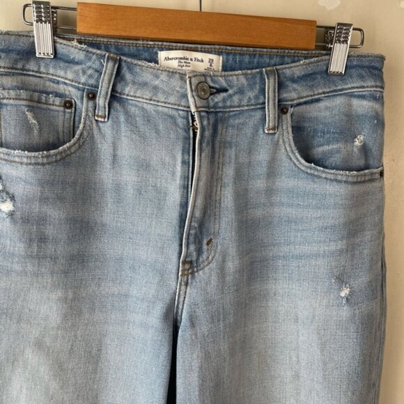 Abercrombie & Fitch curve love light wash distressed High Rise Mom Jeans 29 long - Picture 6 of 12